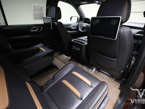 Used 2022 GMC Yukon XL AT4 AWD/4WD image 12