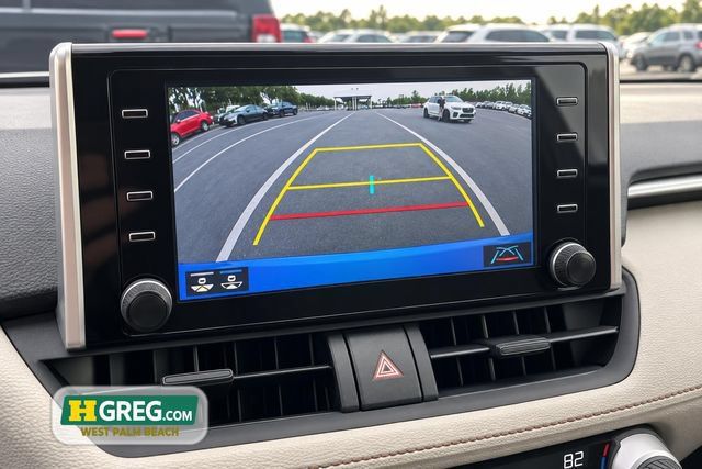 Used 2019 Toyota RAV4 XLE w/ Convenience Package FWD image 12