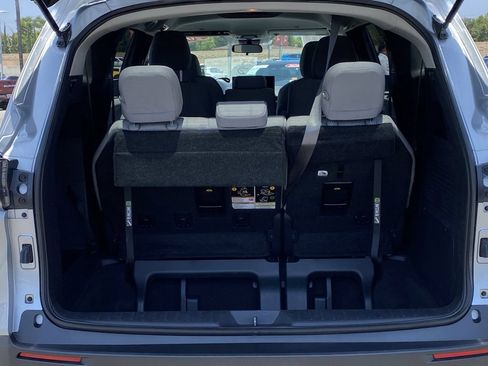 Used 2025 Toyota Sienna LE FWD image 18