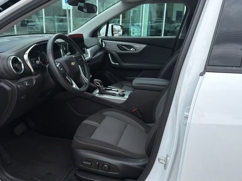 Used 2025 Chevrolet Blazer LT image 9