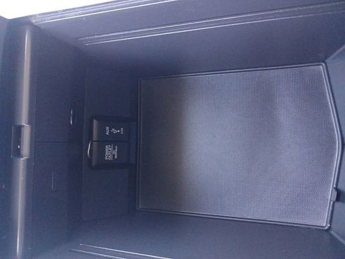 Used 2017 Honda Pilot Touring image 28