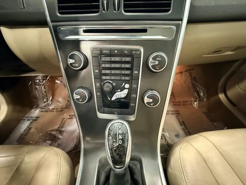 Used 2015 Volvo XC60 T5 Premier image 23