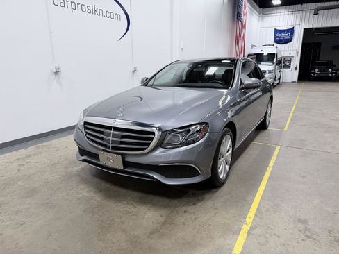 Used 2017 Mercedes-Benz E 300 4MATIC image 3