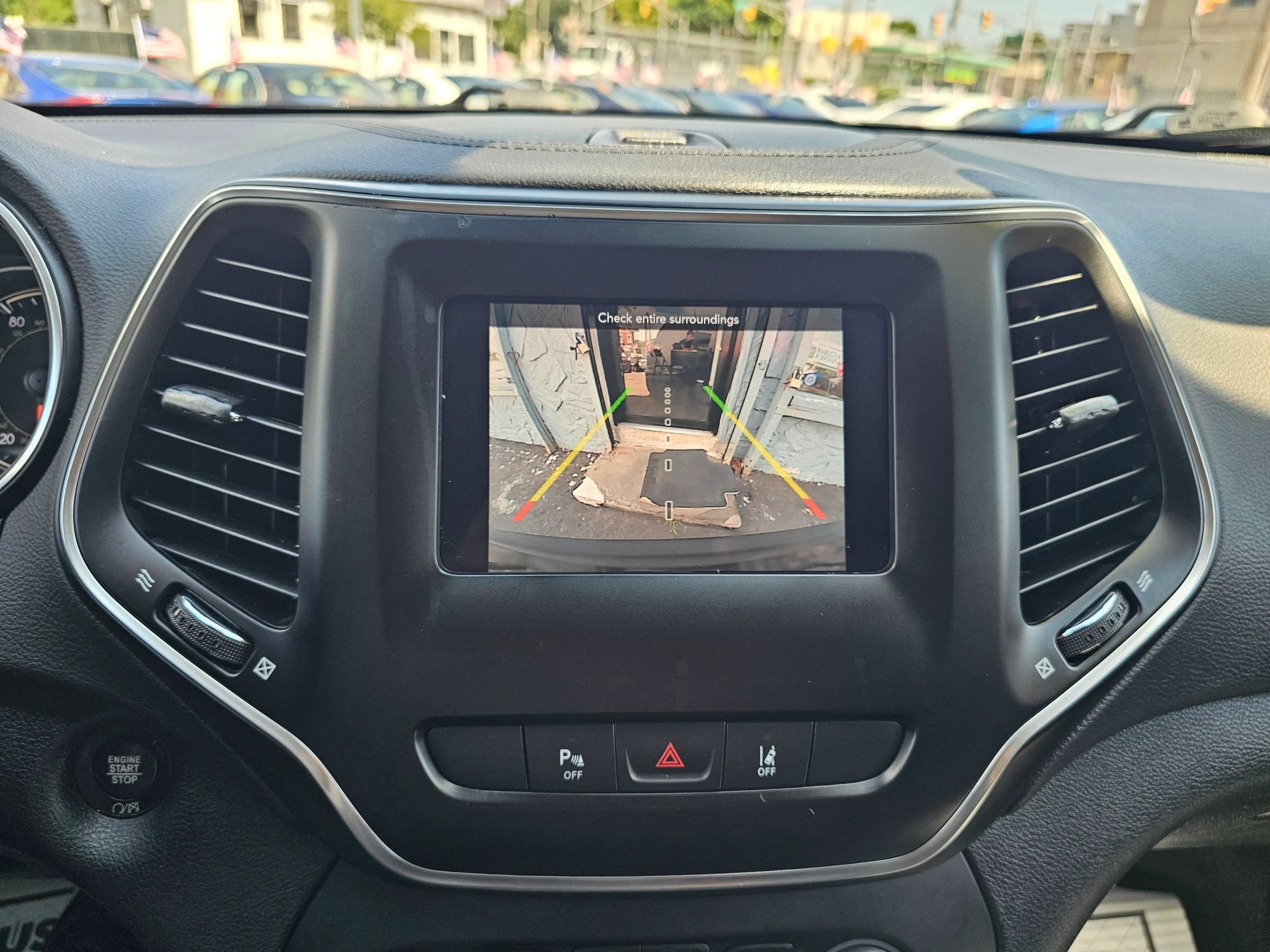 Used 2020 Jeep Cherokee Latitude Lux w/ Comfort/Convenience Group AWD/4WD image 28
