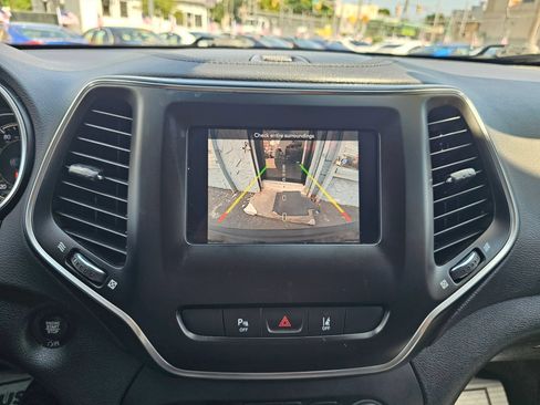 Used 2020 Jeep Cherokee Latitude Lux w/ Comfort/Convenience Group AWD/4WD image 28