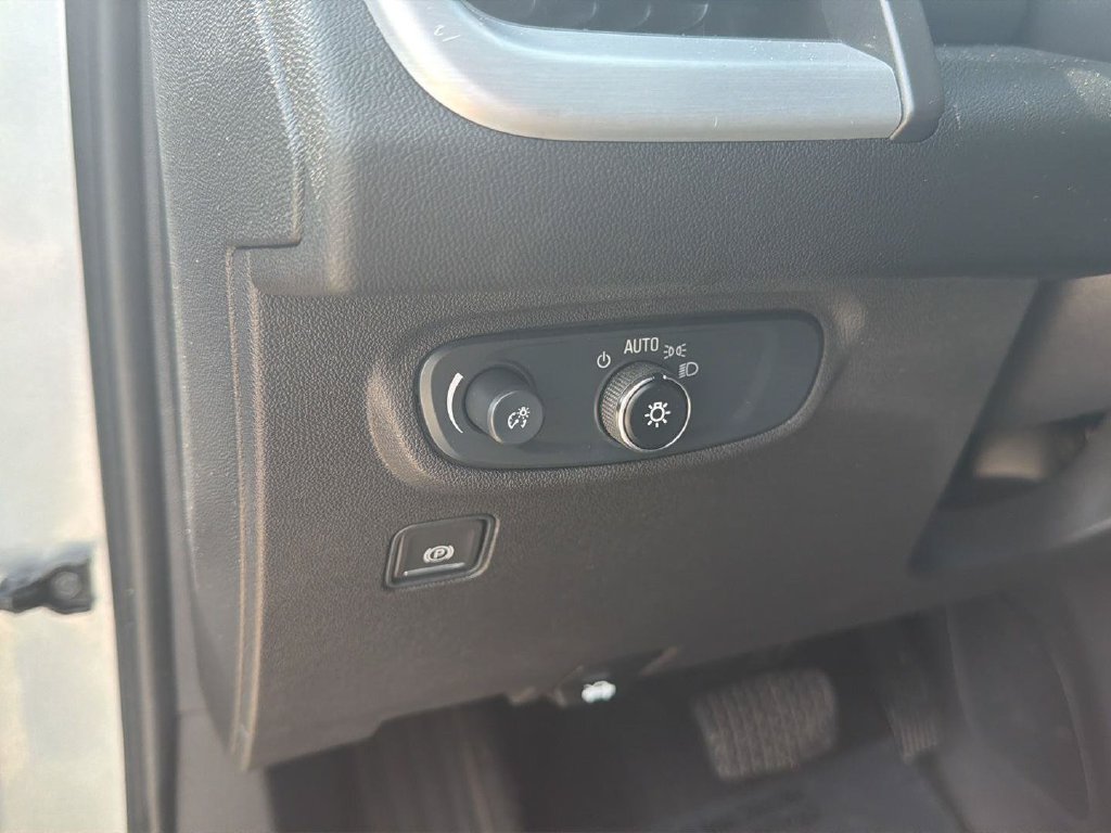 Used 2024 GMC Terrain SLE AWD/4WD image 24