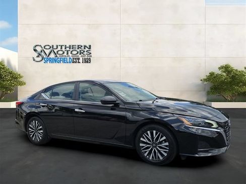 Used 2025 Nissan Altima 2.5 SV FWD image 7