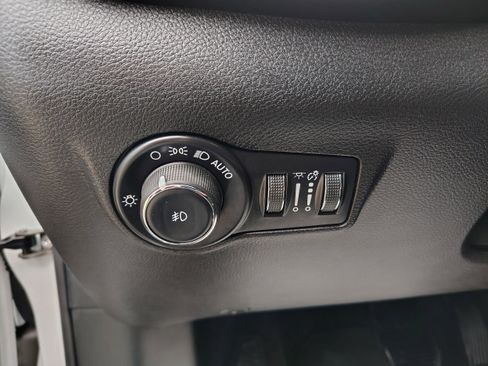 Certified 2024 Jeep Compass Limited image 23