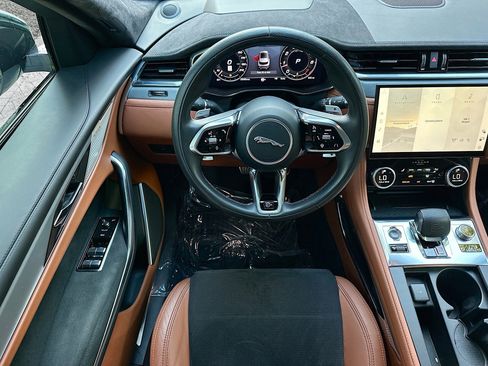 Used 2021 Jaguar F-PACE SVR image 23