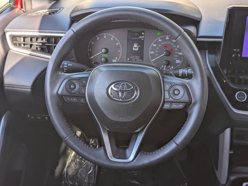 Used 2024 Toyota Corolla Cross SE w/ Moonroof Package image 16