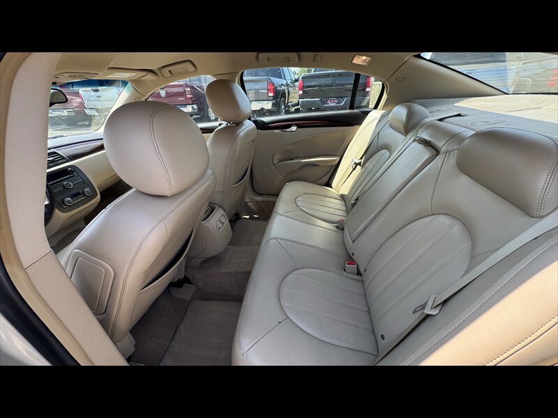 Used 2011 Buick Lucerne CXL w/ Driver Confidence Package FWD image 10