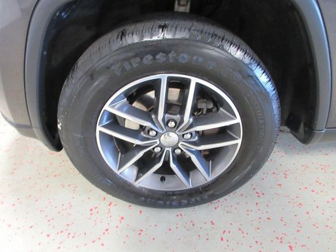 Used 2018 Jeep Grand Cherokee Limited AWD/4WD image 9