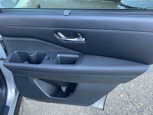 Certified 2025 Nissan Pathfinder SL w/ SL Premium Package image 18