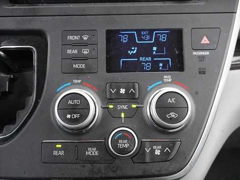 Used 2018 Toyota Sienna XLE w/ XLE Navigation Package image 59