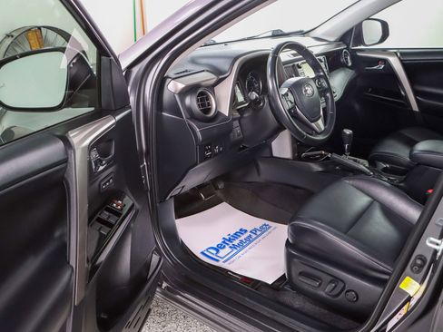Used 2018 Toyota RAV4 Limited FWD image 3