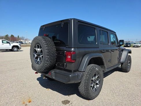 Used 2022 Jeep Wrangler Unlimited Rubicon w/ LED Lighting Group AWD/4WD image 8