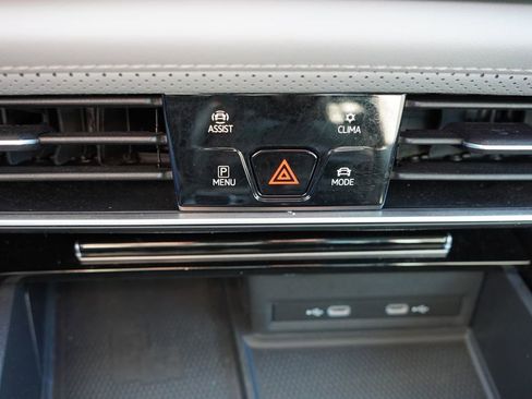 Used 2024 Volkswagen Atlas Peak Edition SEL AWD/4WD image 31