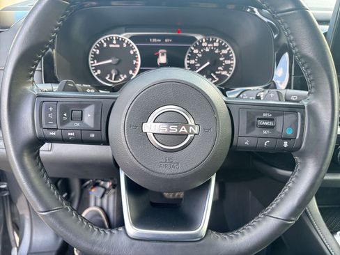 Used 2025 Nissan Pathfinder SV FWD image 29