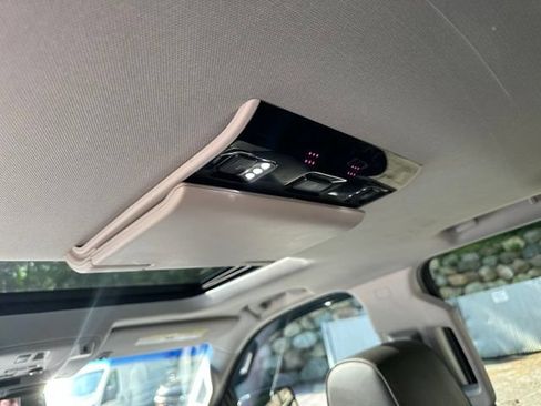 Used 2018 GMC Yukon Denali w/ Denali Ultimate Package AWD/4WD image 26