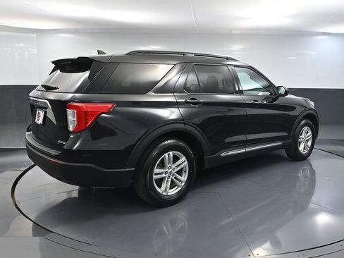 Used 2023 Ford Explorer XLT AWD/4WD image 5