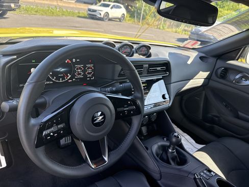 Used 2024 Nissan Z Performance w/ Floor Mat Package RWD image 14