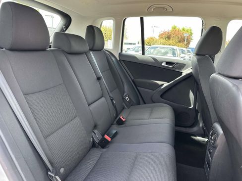 Used 2015 Volkswagen Tiguan S image 11