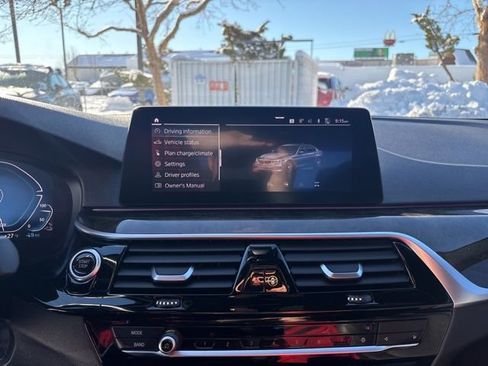 Used 2020 BMW 530e w/ Convenience Package image 23