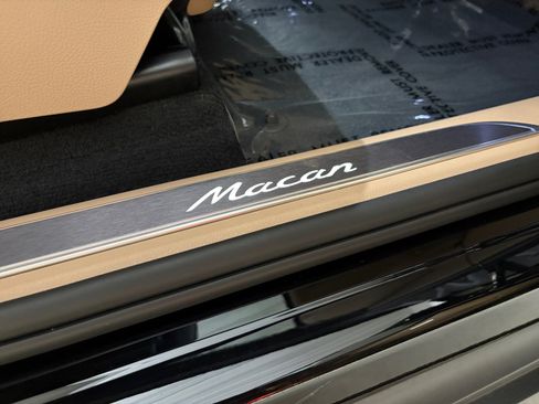 Certified 2026 Porsche Macan AWD/4WD image 16