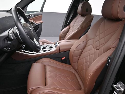 Used 2024 BMW X5 xDrive40i w/ Premium Package image 11