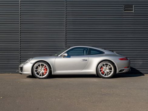 Certified 2019 Porsche 911 Carrera S image 2