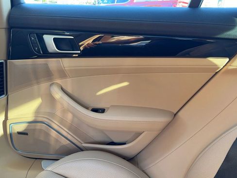 Used 2018 Porsche Panamera 4 image 37
