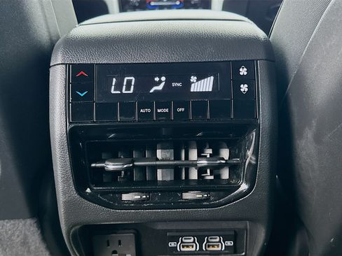 Used 2024 Jeep Grand Cherokee L Altitude AWD/4WD image 18