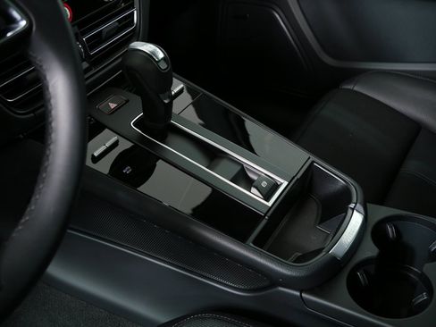 Certified 2025 Porsche Macan AWD image 18