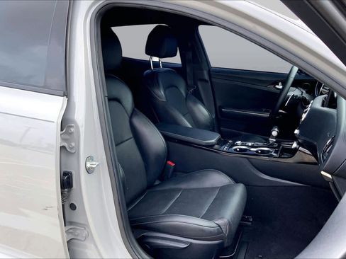 Used 2022 Kia Stinger GT-Line RWD image 9