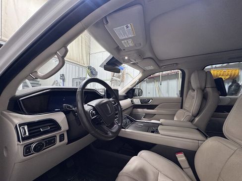 Used 2018 Lincoln Navigator Reserve w/ Technology Package image 11
