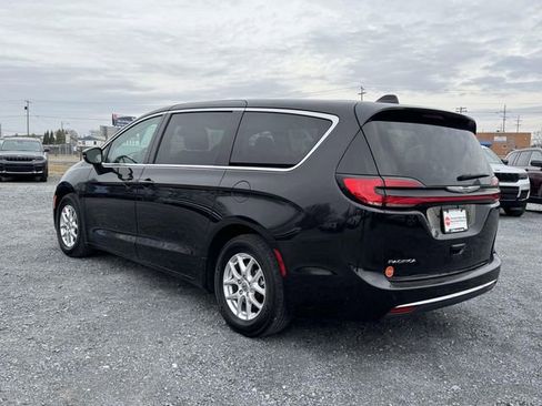 Used 2023 Chrysler Pacifica Touring-L image 25