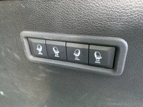 Used 2022 Jeep Wagoneer Series III w/ Rear Seat Video Group 1 AWD/4WD image 4