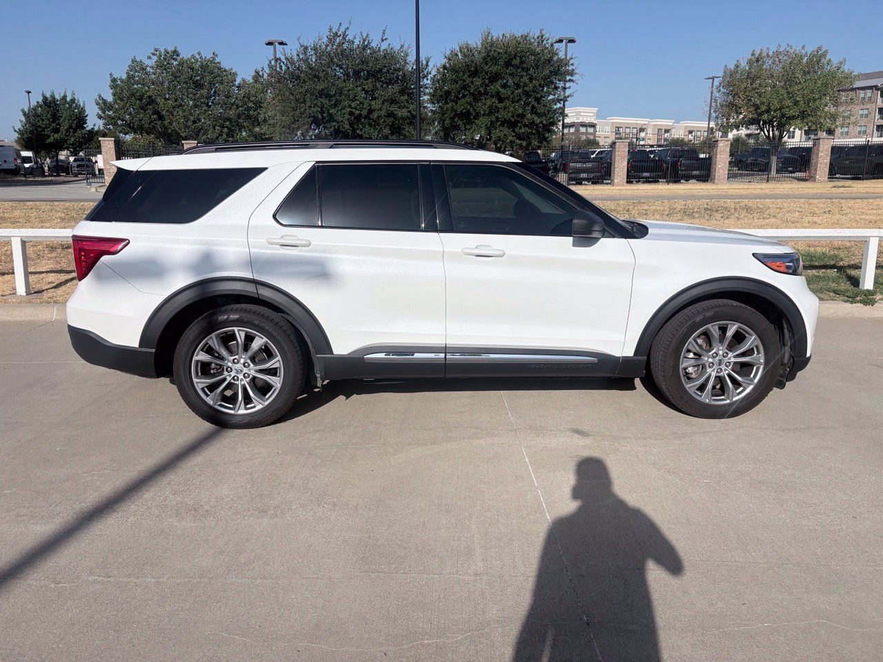 Used 2021 Ford Explorer XLT w/ Equipment Group 202A RWD image 3