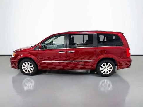 Used 2015 Chrysler Town & Country Touring w/ Driver Convenience Group FWD image 8