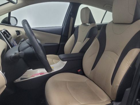 Used 2016 Toyota Prius Four FWD image 17