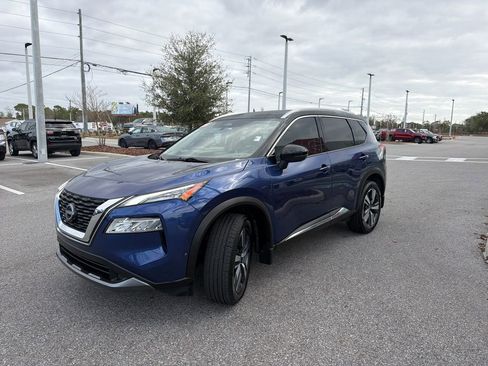 Used 2023 Nissan Rogue SL w/ SL Premium Package image 3