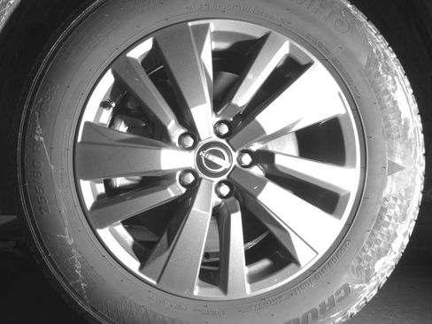 Used 2025 Nissan Pathfinder SV image 12