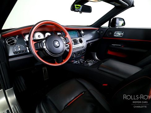 Used 2019 Rolls-Royce Dawn RWD image 4