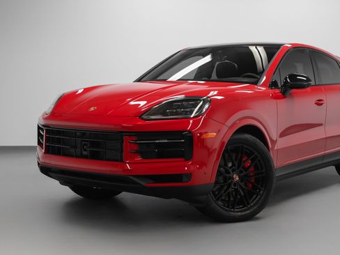 Certified 2026 Porsche Cayenne S AWD/4WD image 7