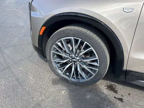 Used 2024 Cadillac XT4 Sport w/ Active Safety Package image 17