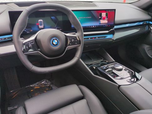 Used 2026 BMW i5 M60 w/ Premium Package RWD image 29