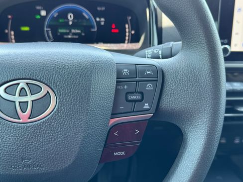 Used 2025 Toyota Camry LE FWD image 23