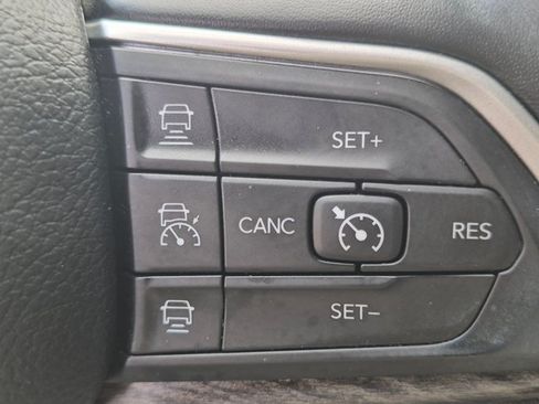 Used 2022 Jeep Grand Cherokee Limited AWD/4WD image 15