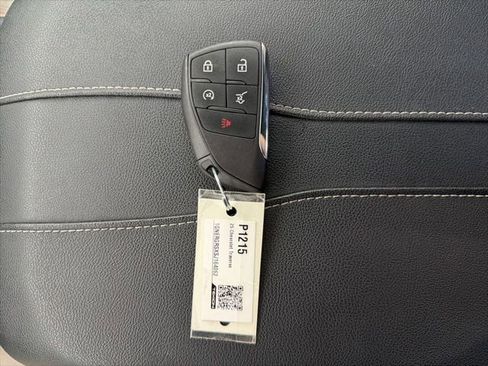 Used 2025 Chevrolet Traverse LT FWD image 37