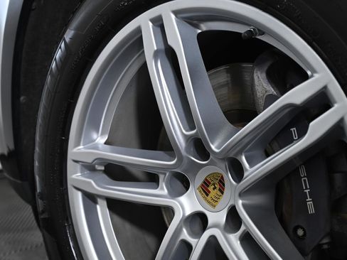 Used 2022 Porsche Macan image 29